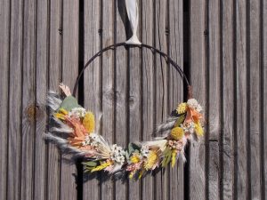 Demi-couronne murale jaune orange, fleurs séchées