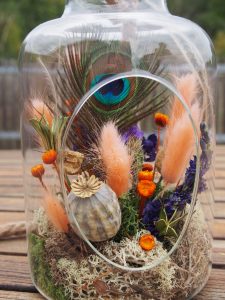 Terrarium de fleurs séchées , orange, plume de Paon